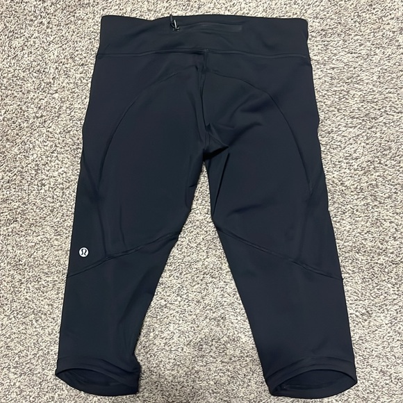 Lululemon Athletica Women’s size 6 black cropped leggings - Picture 2 of 7